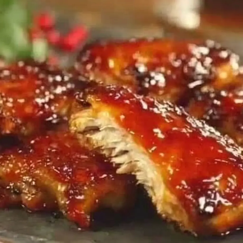 honey sriracha chicken wings close up